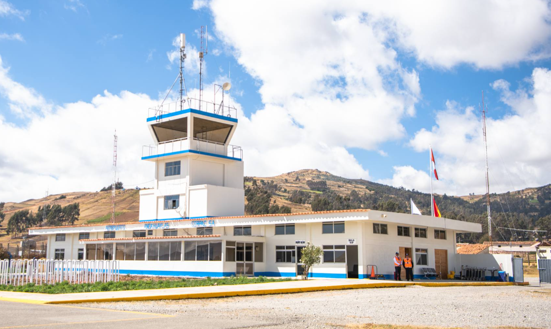 GOBERNADOR PERCY GODOY Y REPRESENTANTES DE AERONÁUTICA CIVIL EVALÚAN REACTIVACIÓN DEL AEROPUERTO DE ANDAHUAYLAS